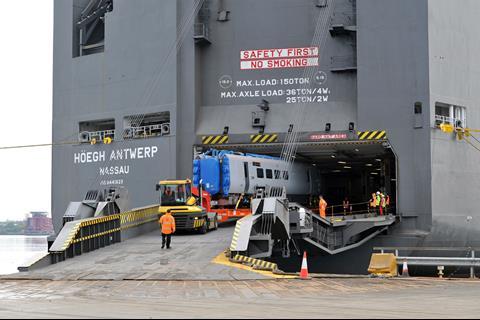 Höegh Antwerp discharges five train carriages at Port of Tyne-LOW